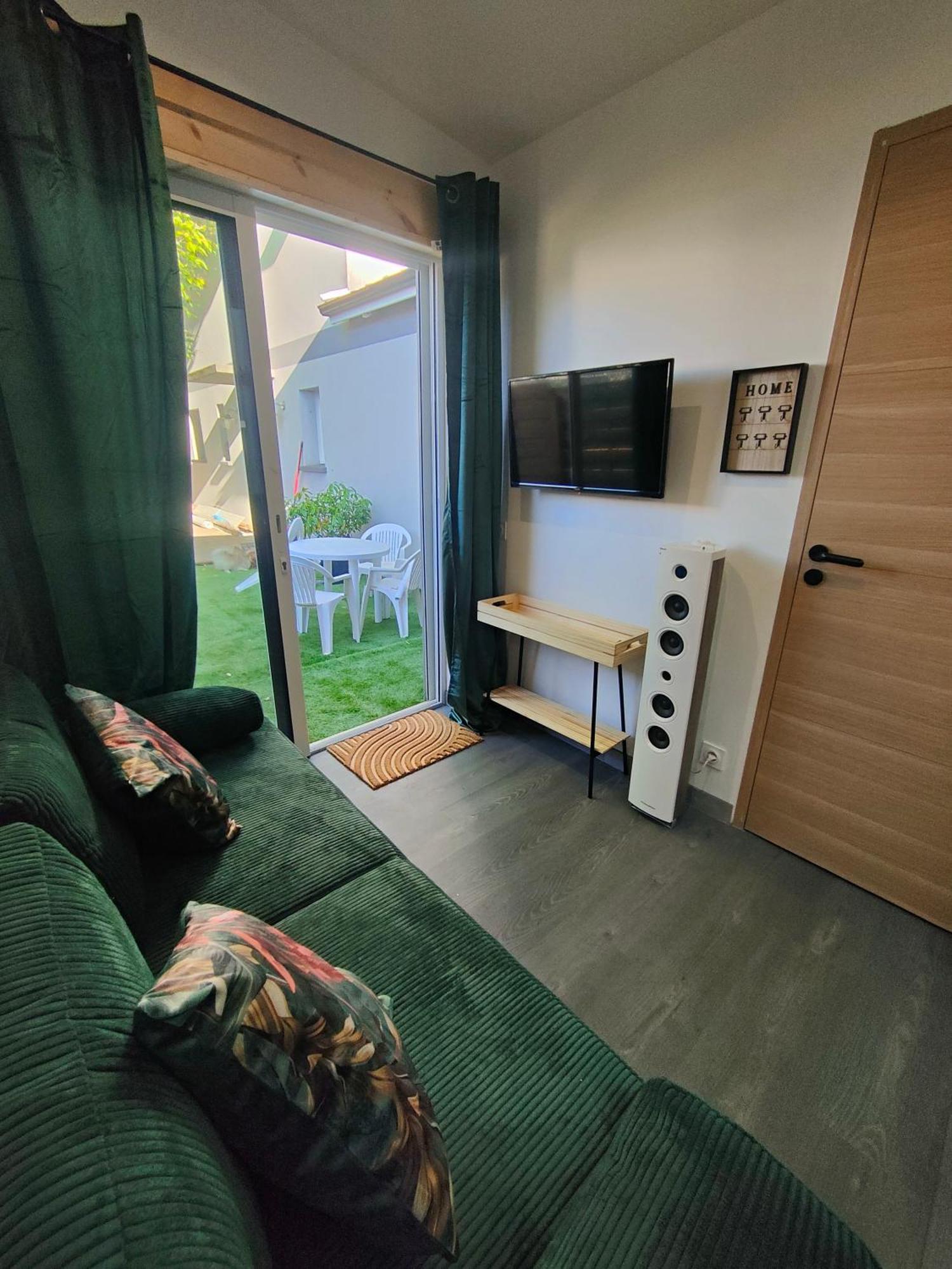 생-메다르-앙-잘 Tiny House Avec Jardin Et Acces Piscine Chauffee 빌라 외부 사진